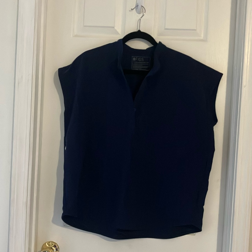 FIGS Women’s Rafaela Oversized V-Neck Scrub Top In Navy Blue Size med PO #3751